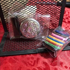 Car essential oil clip with extra pads.